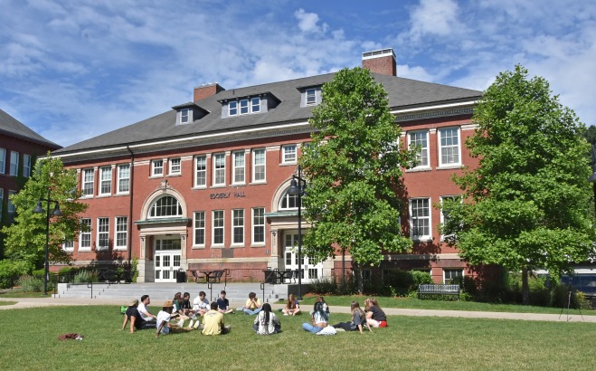 Group of students sitting in grass on the quad in front of Edgerly