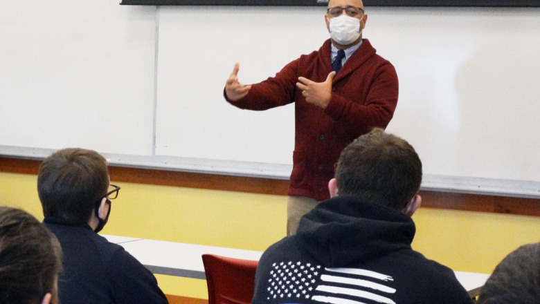 Retired Police Chief Edward Denmark discusses mindfulness with criminal justice students