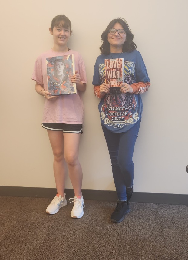 Library Student Employee award winners Jasmin Valetin and Meadow Mezza